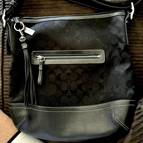 Coach Classic Black Canvas/Leather Signature C Print Shoulder Bag - Picture 2 of 9